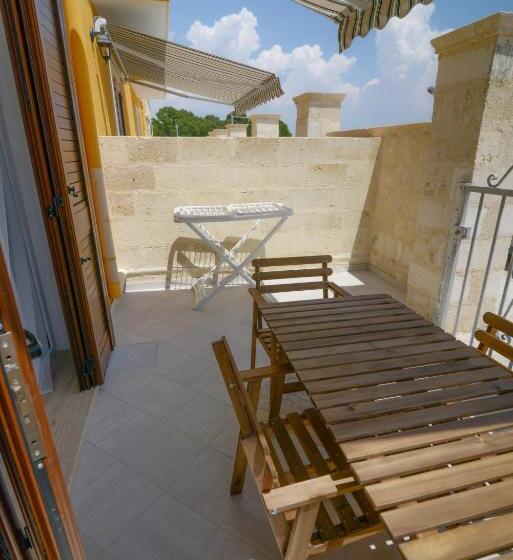 דירת חדר בקומת קרקע, Toto Residence