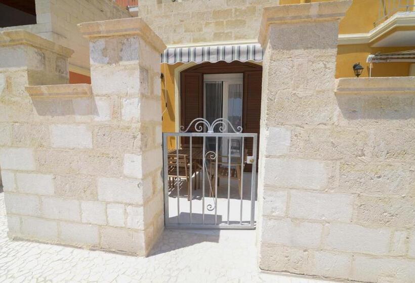 דירת חדר בקומת קרקע, Toto Residence