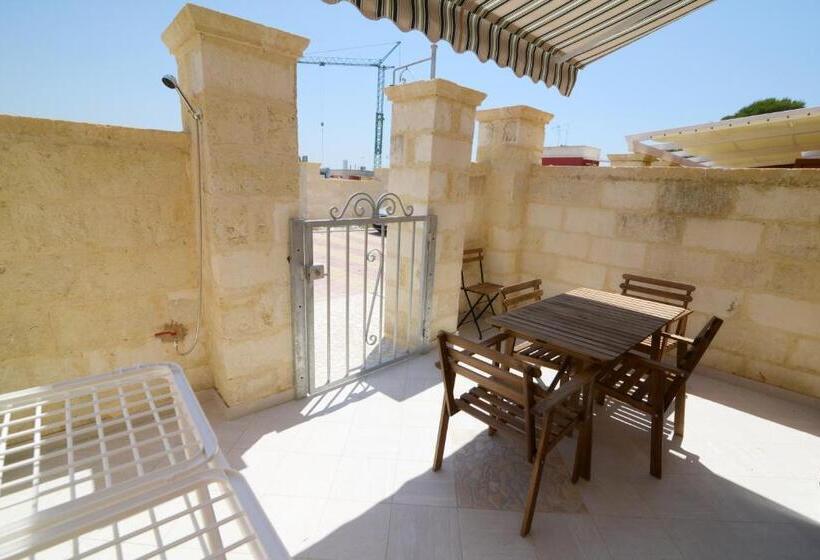 דירת חדר בקומת קרקע, Toto Residence