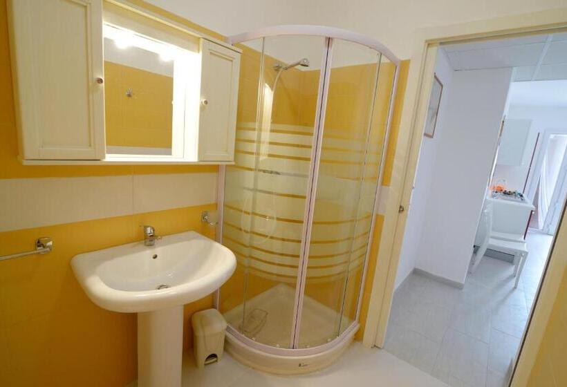 דירת חדר בקומת קרקע, Toto Residence