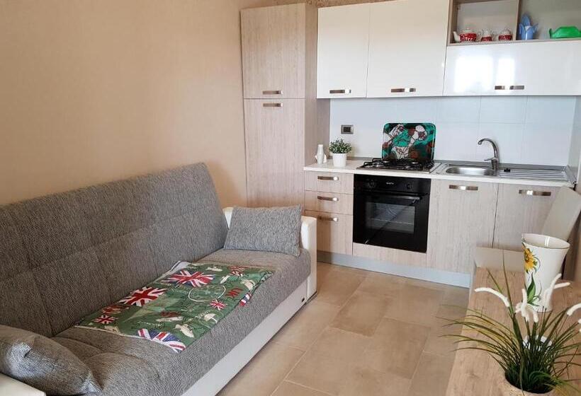 דירת חדר עם טרסה, Toto Residence