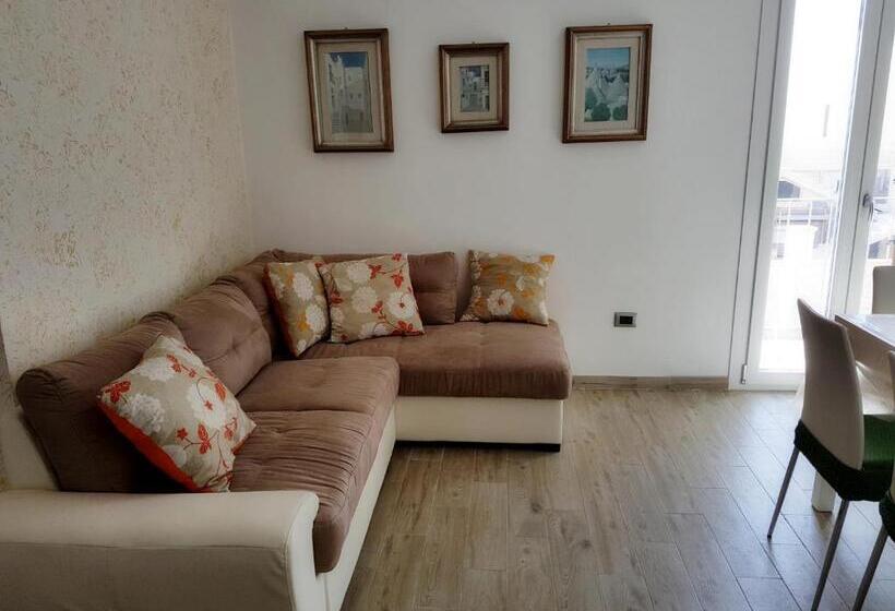 דירת שני חדרים, Toto Residence