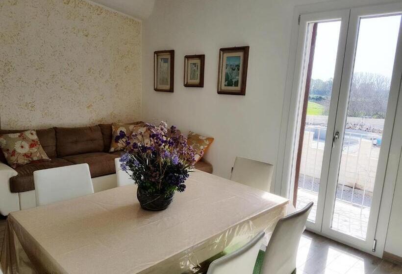 דירת שני חדרים, Toto Residence