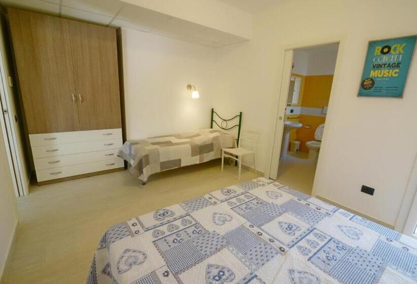 דירת חדר בקומת קרקע, Toto Residence