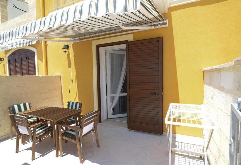 דירת חדר בקומת קרקע, Toto Residence