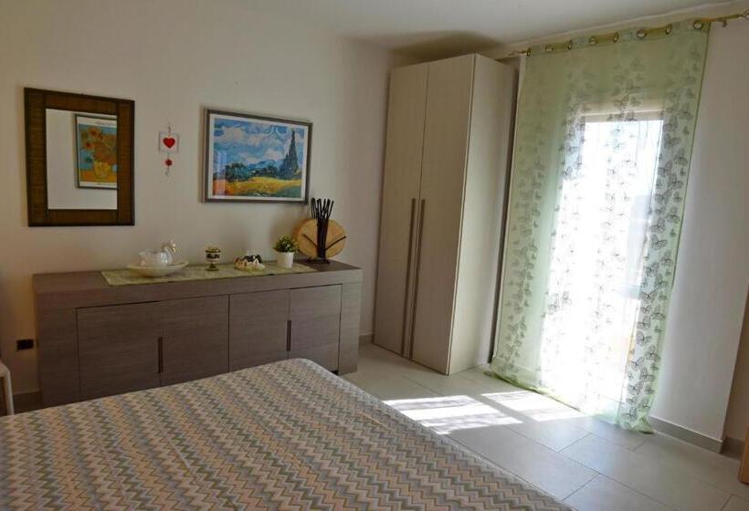 דירת חדר עם טרסה, Toto Residence