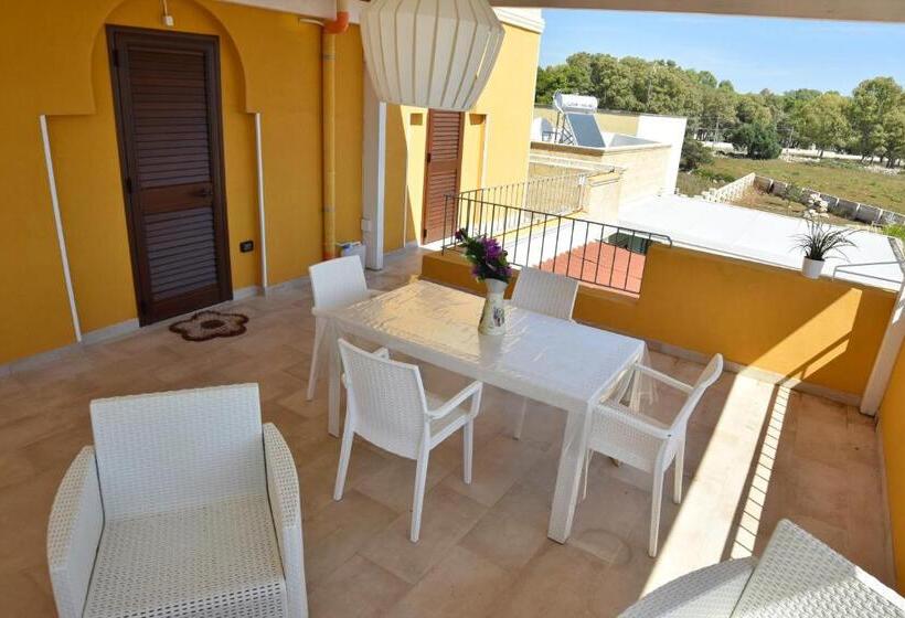 דירת חדר עם טרסה, Toto Residence