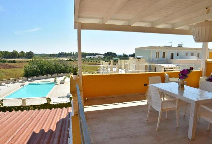 דירת חדר עם טרסה, Toto Residence