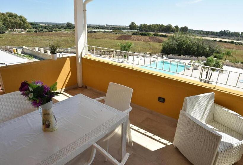 דירת חדר עם טרסה, Toto Residence