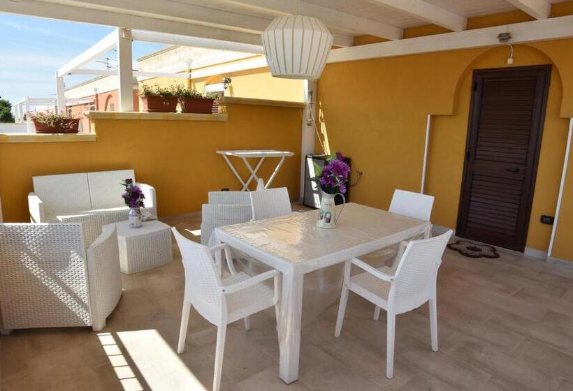 דירת חדר עם טרסה, Toto Residence