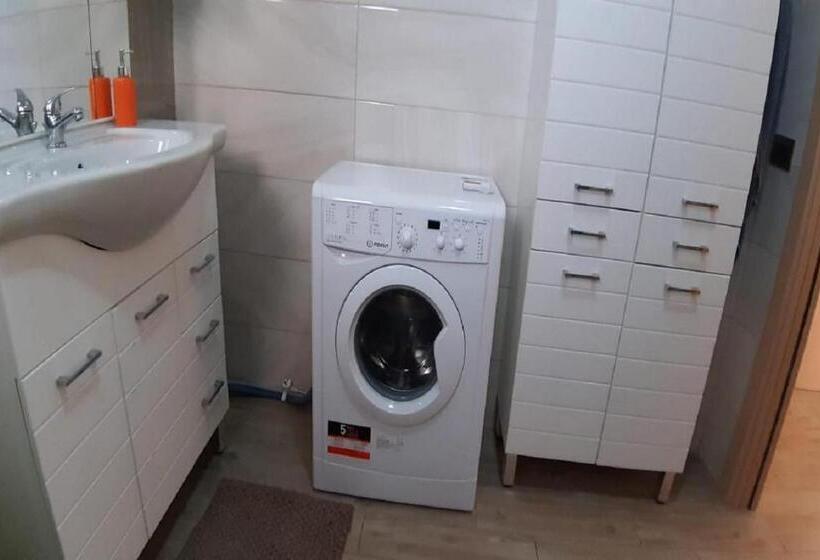 דירת שני חדרים, Toto Residence