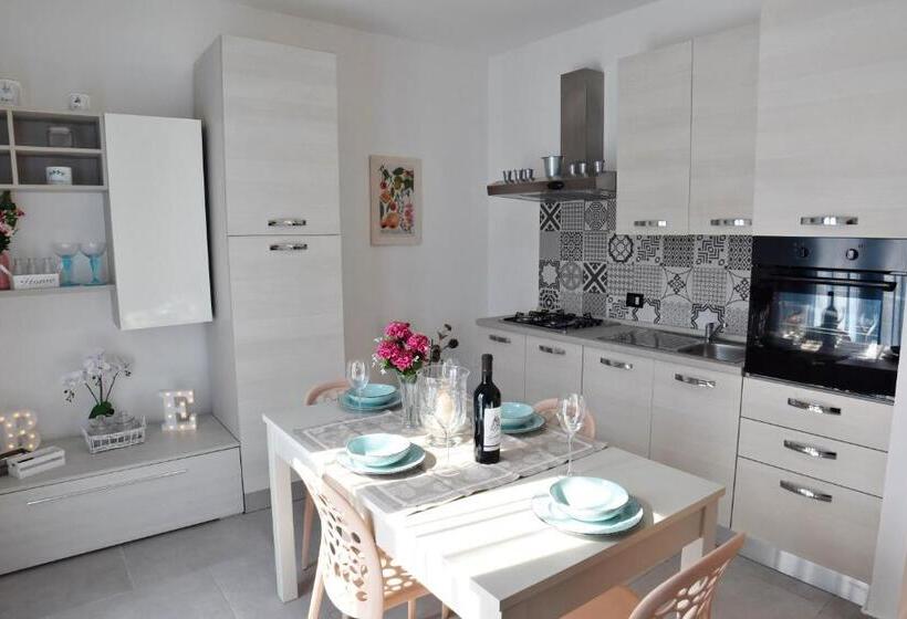 דירת שני חדרים, Toto Residence