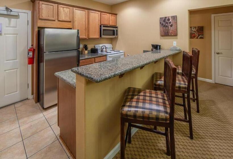 残疾人使用的带特大床的标准间, Holiday Inn Club Vacations   David Walley S Resort, An Ihg