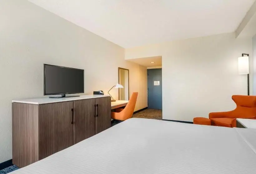 اتاق استاندارد با تخت بزرگ برای معلولان, Best Western Plus Universal Inn - Free Shuttle to Universal Studios!