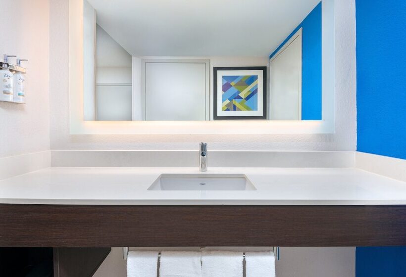 جناح, Holiday Inn Express Miami Airport Doral Area, An Ihg
