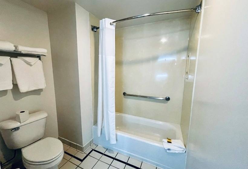 חדר סטנדרט שתי מיטות זוגיות, University Park Inn & Suites