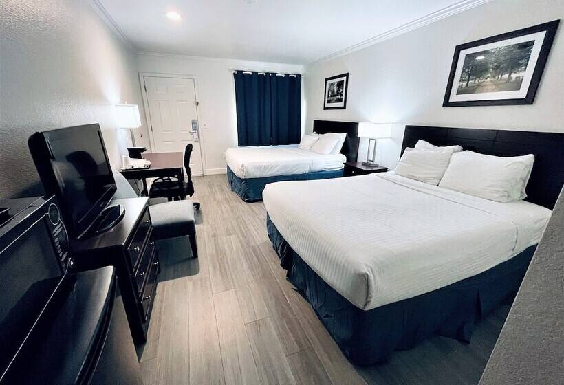 חדר סטנדרט שתי מיטות זוגיות, University Park Inn & Suites