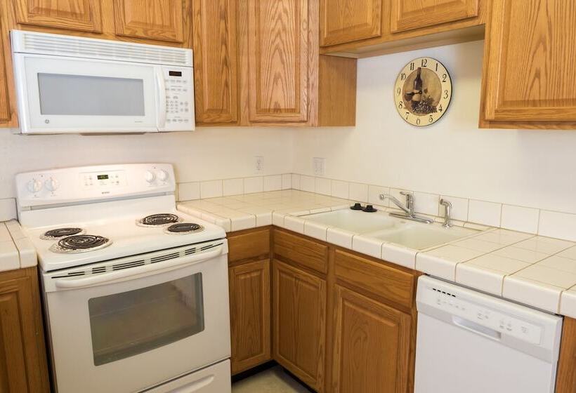 سوییت, Whispering Pines