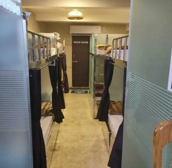 تختخواب در اتاق مشترک, Diamond Ac Dormitory And Guest House