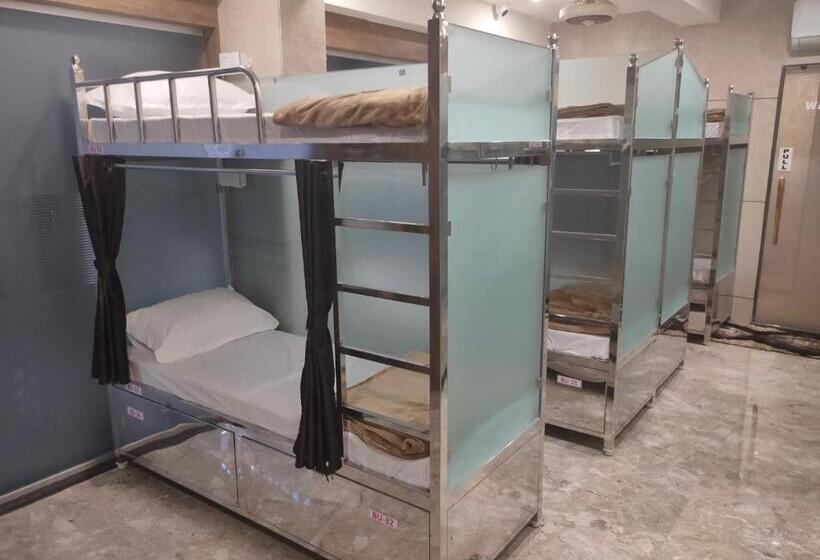 Кровать в Многоместном Номере с Общей Ванной, Diamond Ac Dormitory And Guest House