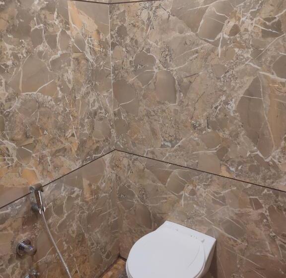 Кровать в Многоместном Номере с Общей Ванной, Diamond Ac Dormitory And Guest House