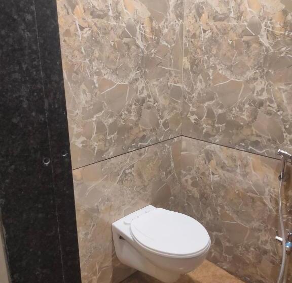 Кровать в Многоместном Номере с Общей Ванной, Diamond Ac Dormitory And Guest House