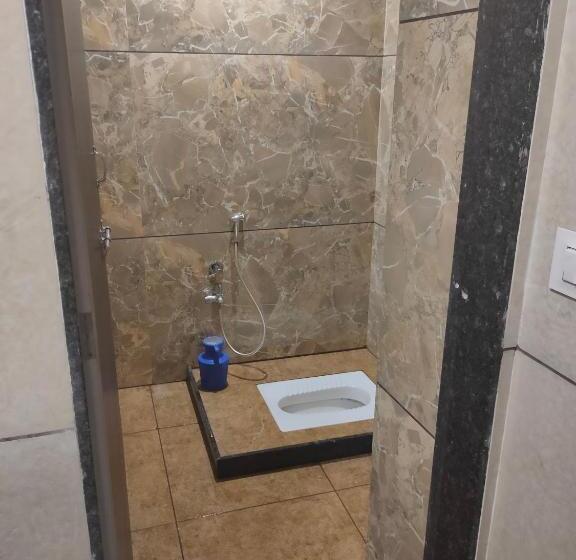 Кровать в Многоместном Номере с Общей Ванной, Diamond Ac Dormitory And Guest House