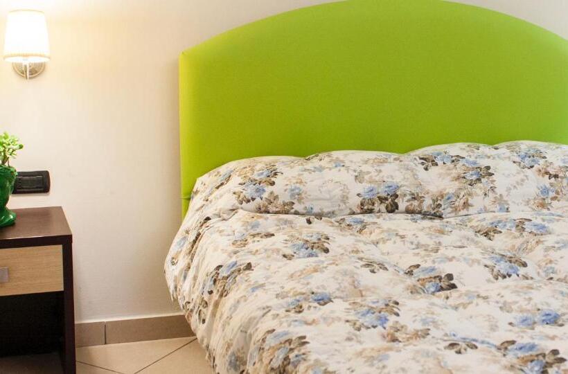 اتاق استاندارد, Serena