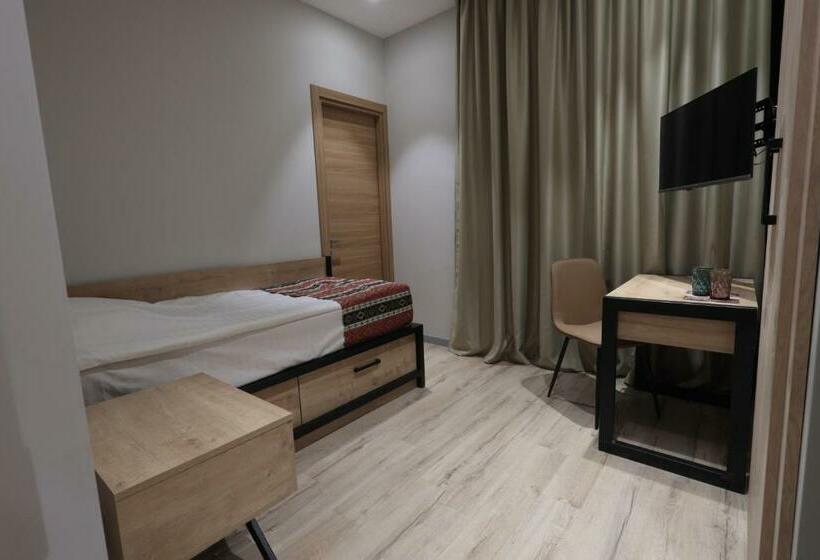 스탠다드 싱글 룸, Andor