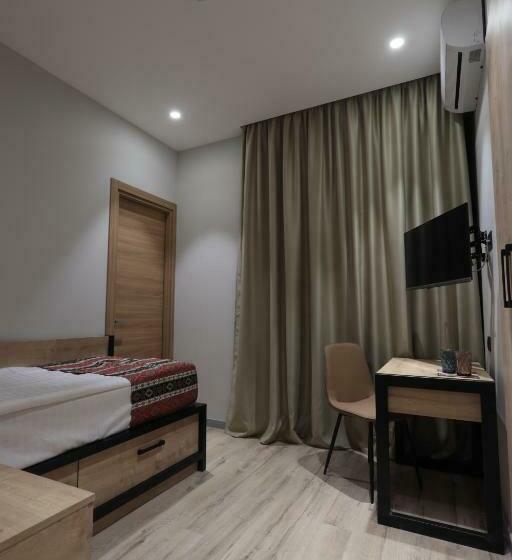 스탠다드 싱글 룸, Andor