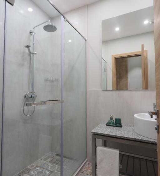 스탠다드 룸, Andor