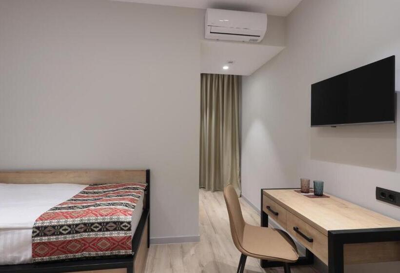 스탠다드 룸, Andor