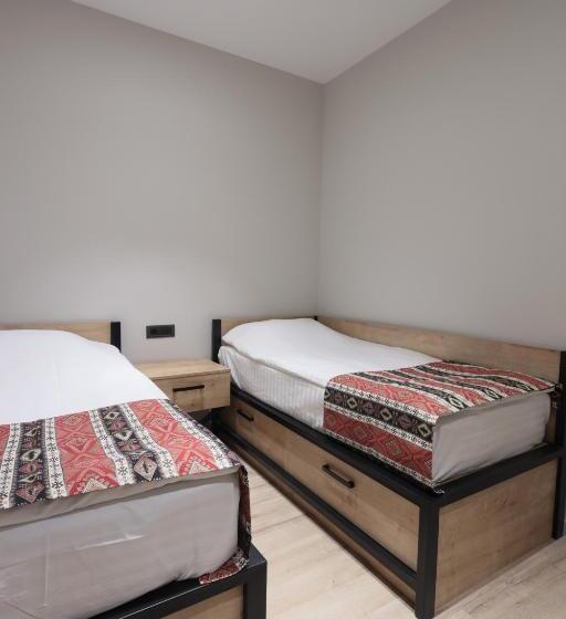 스탠다드 룸, Andor