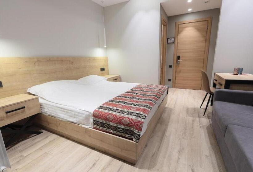 디럭스 룸, Andor