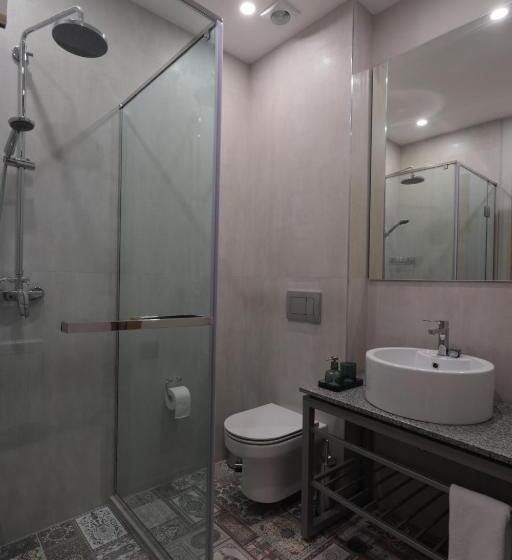 스탠다드 룸, Andor