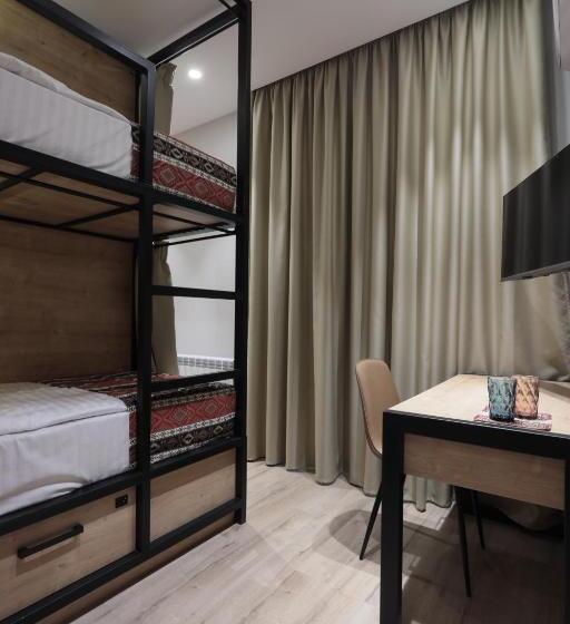 스탠다드 룸, Andor