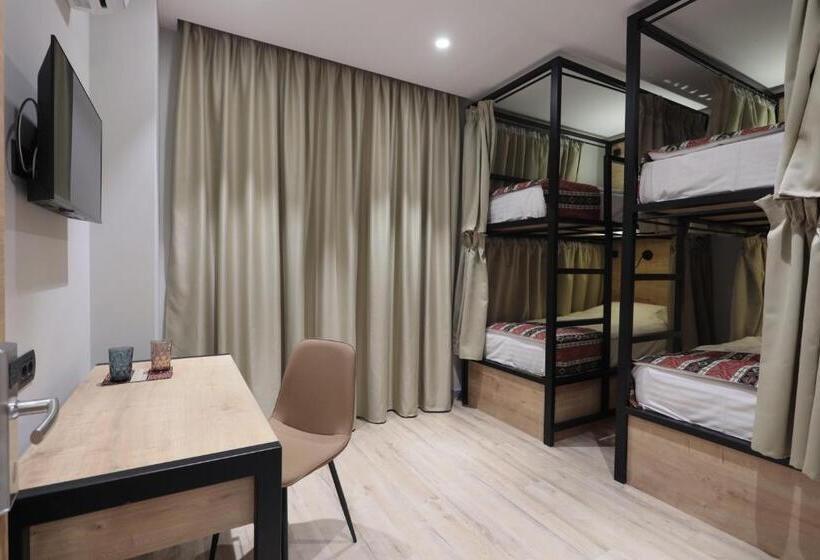 4인용 스탠다드 룸, Andor