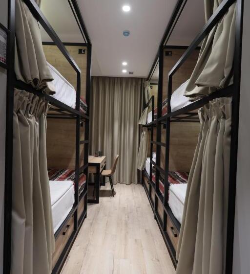 공동 객실, Andor