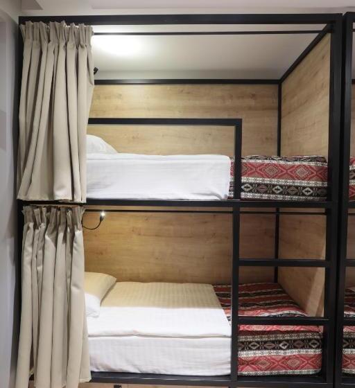 공동 객실, Andor