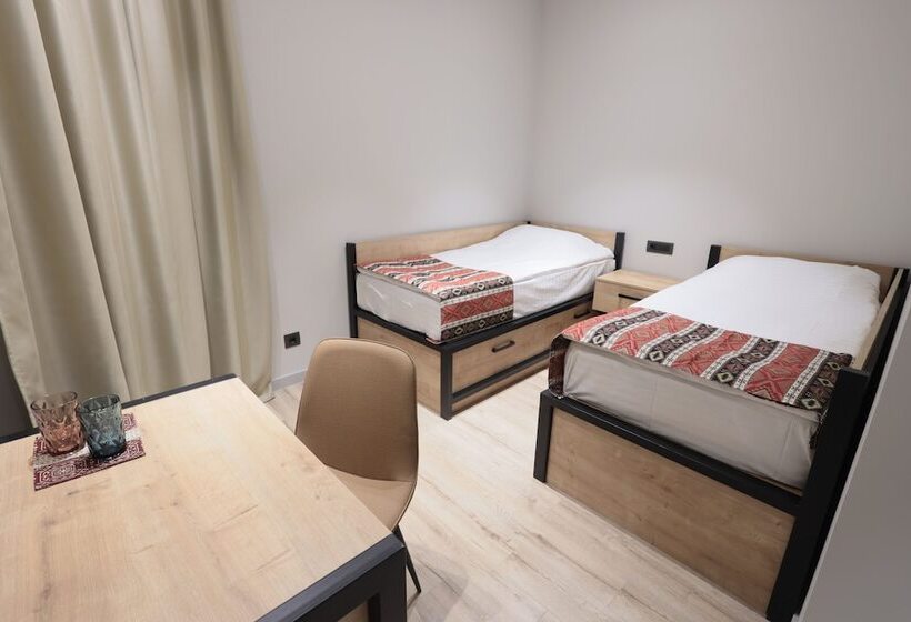 스탠다드 룸, Andor