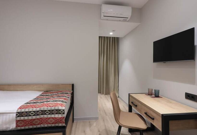 스탠다드 룸, Andor