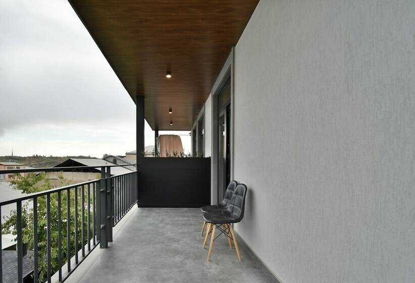 디럭스 룸, Andor