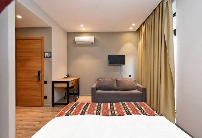 디럭스 룸, Andor