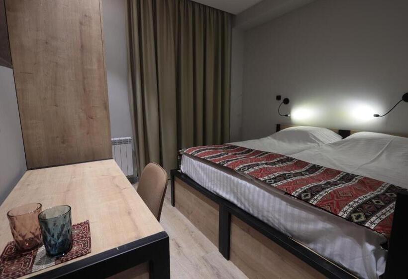 스탠다드 룸, Andor