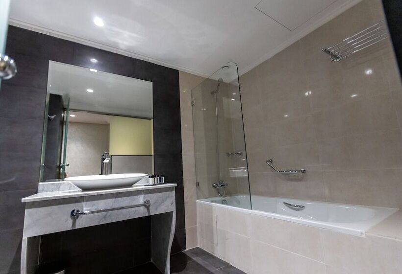 חדר דלוקס, Nour Plazza