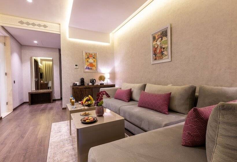 חדר דלוקס, Nour Plazza