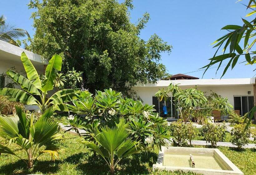 带大床的标准间, La Base B&b