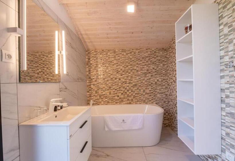 اتاق سوپریور, Resort Cattaleya