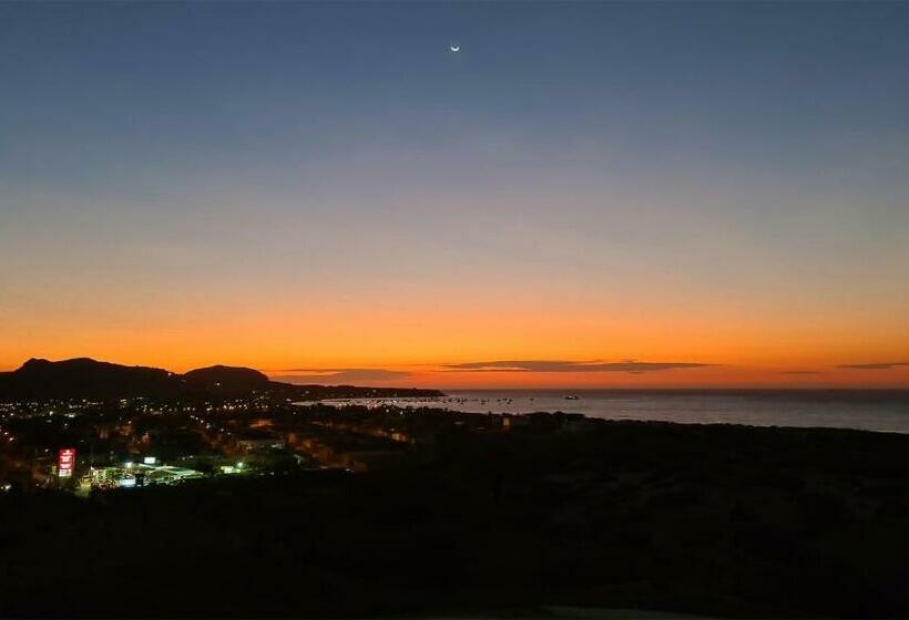 オーシャンビューファミリールーム, La Colina