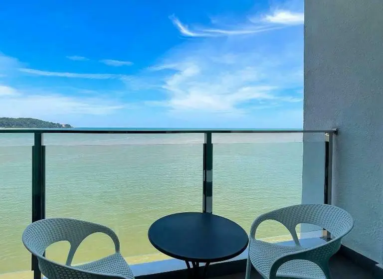 اتاق لوکس با چشم‌انداز دریا, Swiss Belhotel Kuantan
